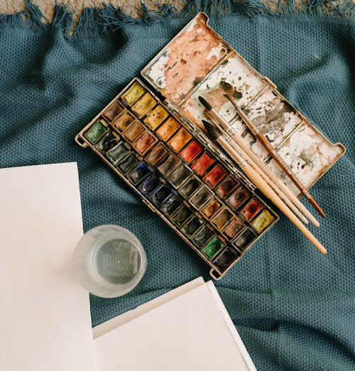 Tudo o que você precisa saber antes de comprar seu primeiro estojo de aquarela_